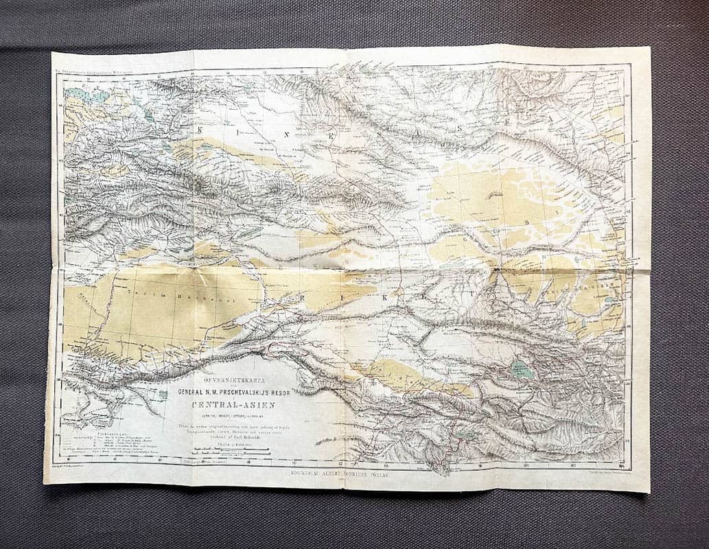 Sven Hedin : General Prschevalskij's forskningsresor i Centralasien. I sammandrag efter de ryska, tyska och franska originalupplagorna af Sven Hedin. Med 2 kartor och 79 illustrationer. Förord af A. E. Nordenskiöld