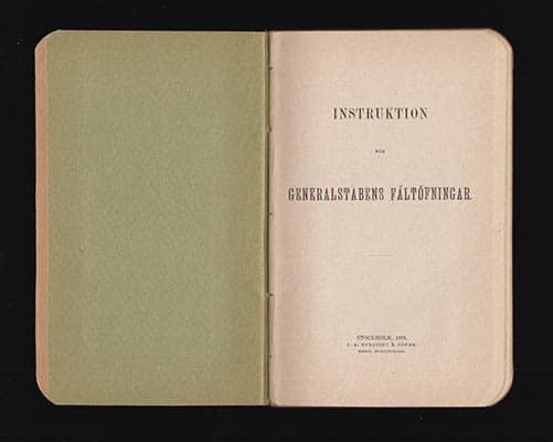 Svensk-rysk militärparlör. 1941 års upplaga. Armédel (del I) + Armédel (del II) Ordlista. Med bilagorna. 1. Grader och gradbeteckningar (saknas) och 2. Taktiska tecken och karttecken (i ficka) + Svensk-rysk militärparlör (förkortad del). 1942 års upplaga