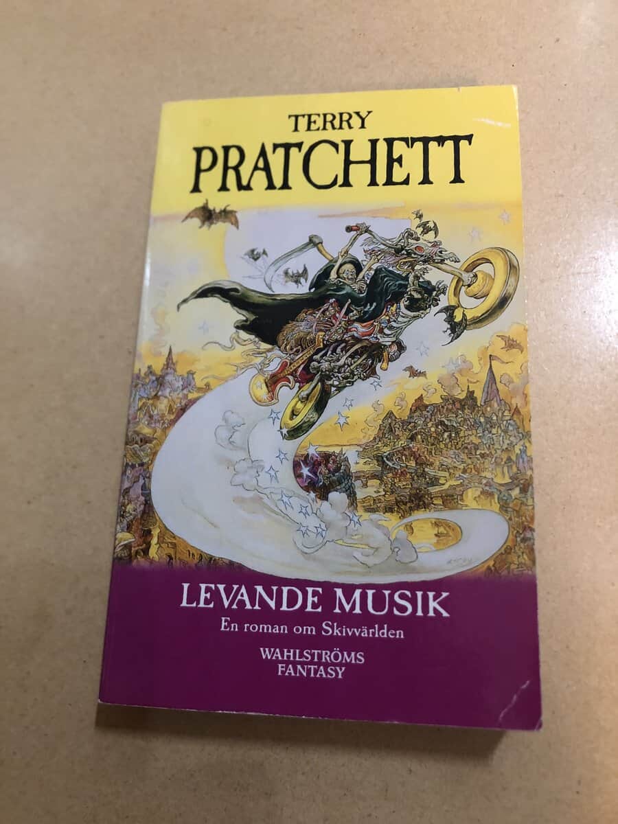 Terry Pratchett : Levande musik en roman om Skivvärlden