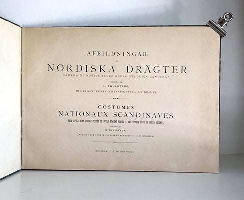 Thulstrup, H. [utg.] ; Kramer, J. H.  [text] : Afbildningar af nordiska drägter, sådana de burits eller bäras uti olika landskap, utgifna af H. Thulstrup