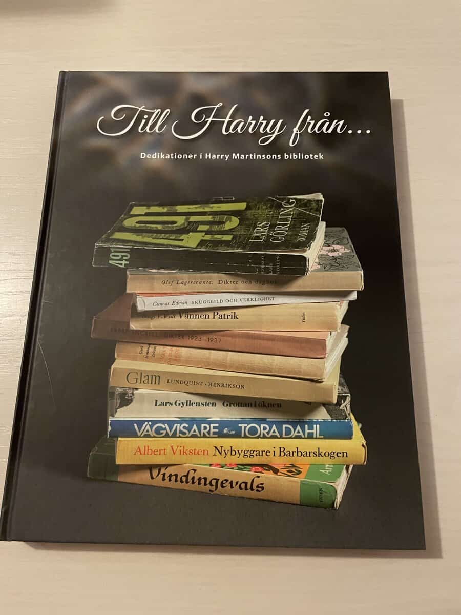 Till Harry från- dedikationer i Harry Martinsons bibliotek