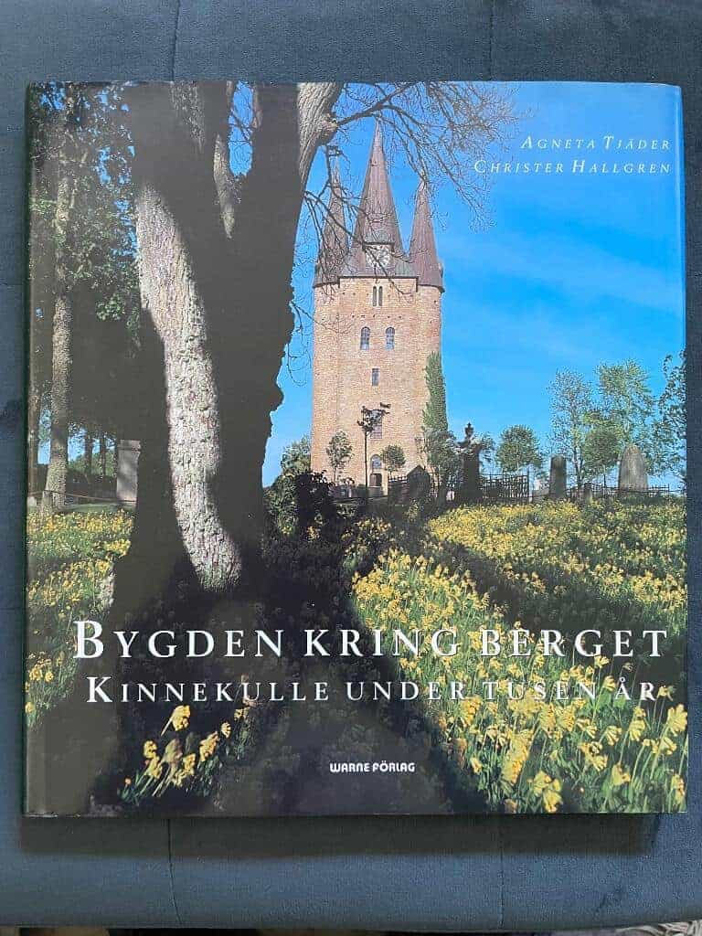 Tjäder, Agneta ; Hallgren, Christer : Bygden kring berget