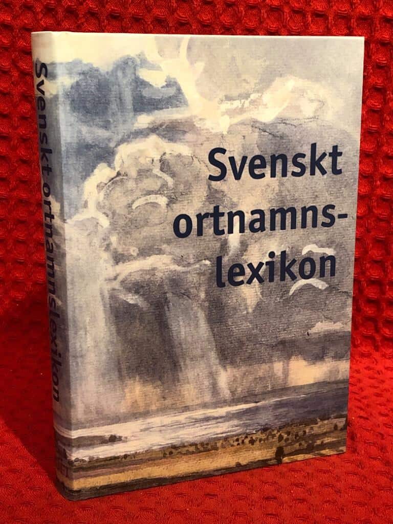 Torsten Andersson ; Eva Brylla ; Lennart Hagåsen ; Svan... : Svenskt Ortnamnslexikon