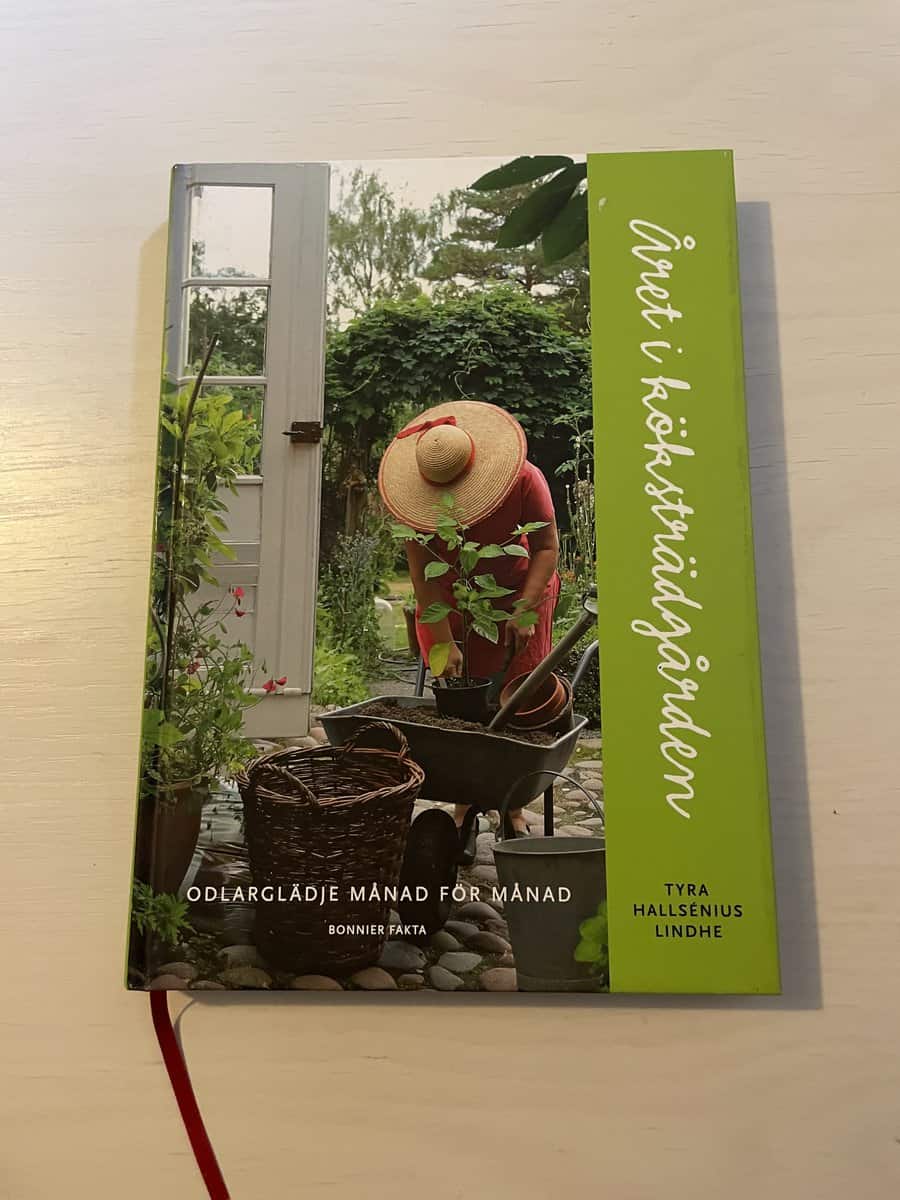 Tyra Hallsénius Lindhe : Året i köksträdgården