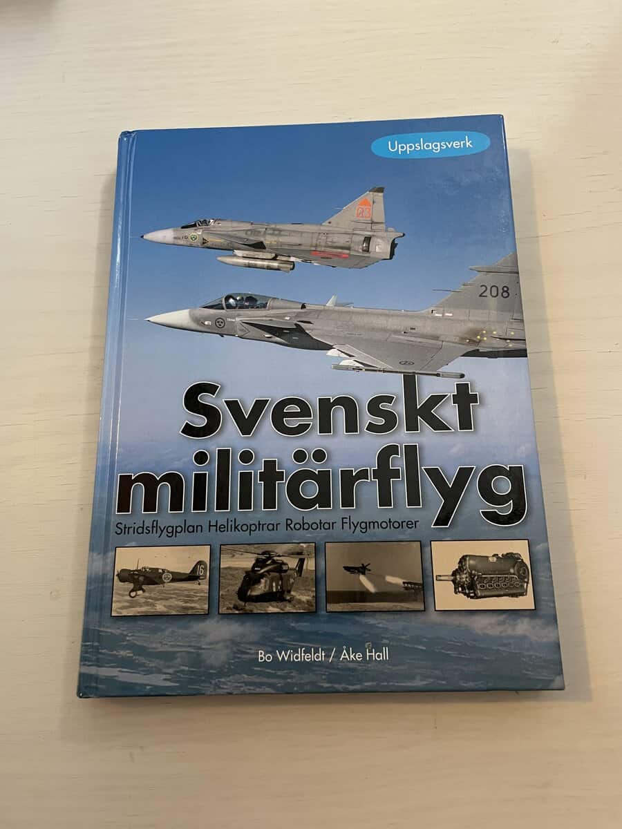 Widfeldt, Bo; Hall, Åke : Svenskt militärflyg - Stridsflygplan, Helikoptrar, Robotar, Flygmotorer