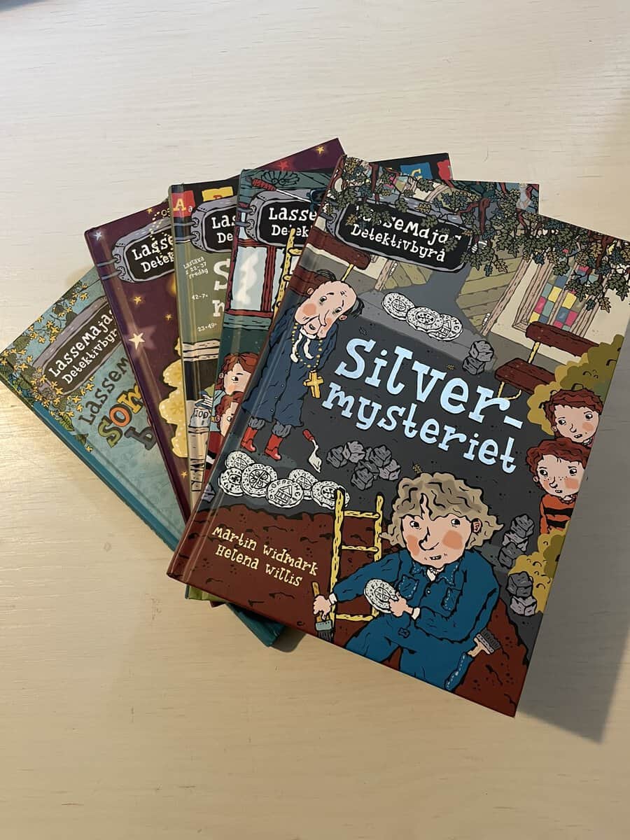 Widmark, Martin; Willis, Helena : LasseMajas detektivbyrå x 5 - Sommarlovsbok - Födelsedagsmysteriet - Skolmysteriet - Detektivmysteriet - Silvermysteriet
