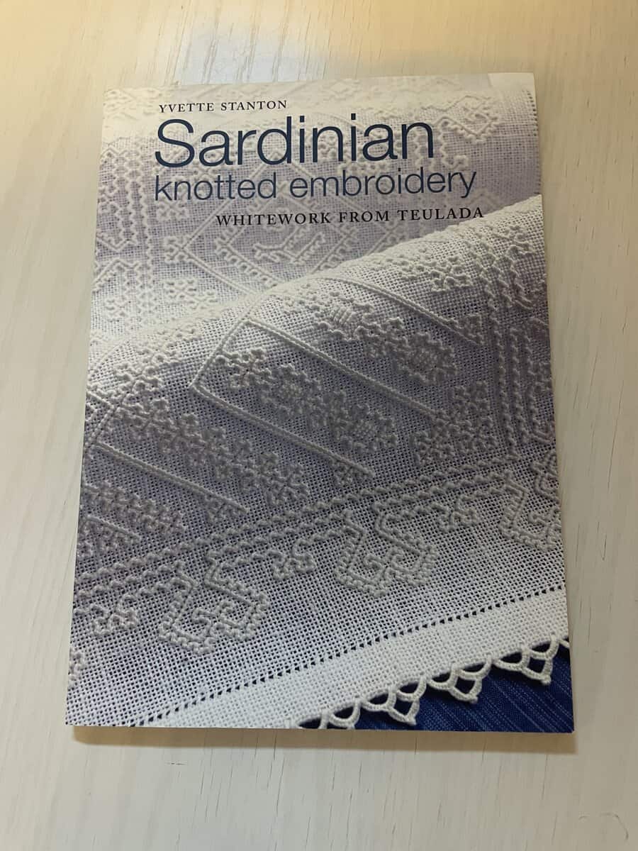 Yvette Stanton : Sardinian knotted embroidery - whitework from teulada